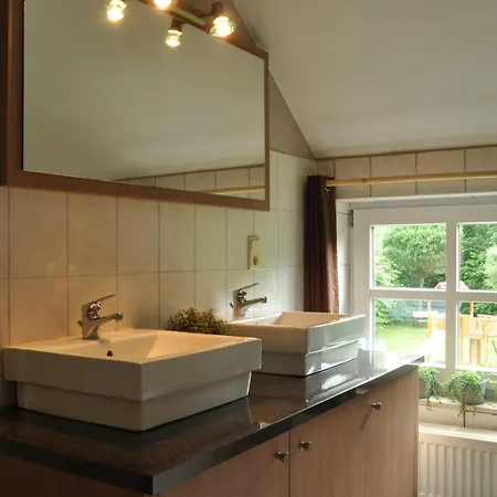 Elegant In Bomal, Cleaning Included Сasa de vacaciones